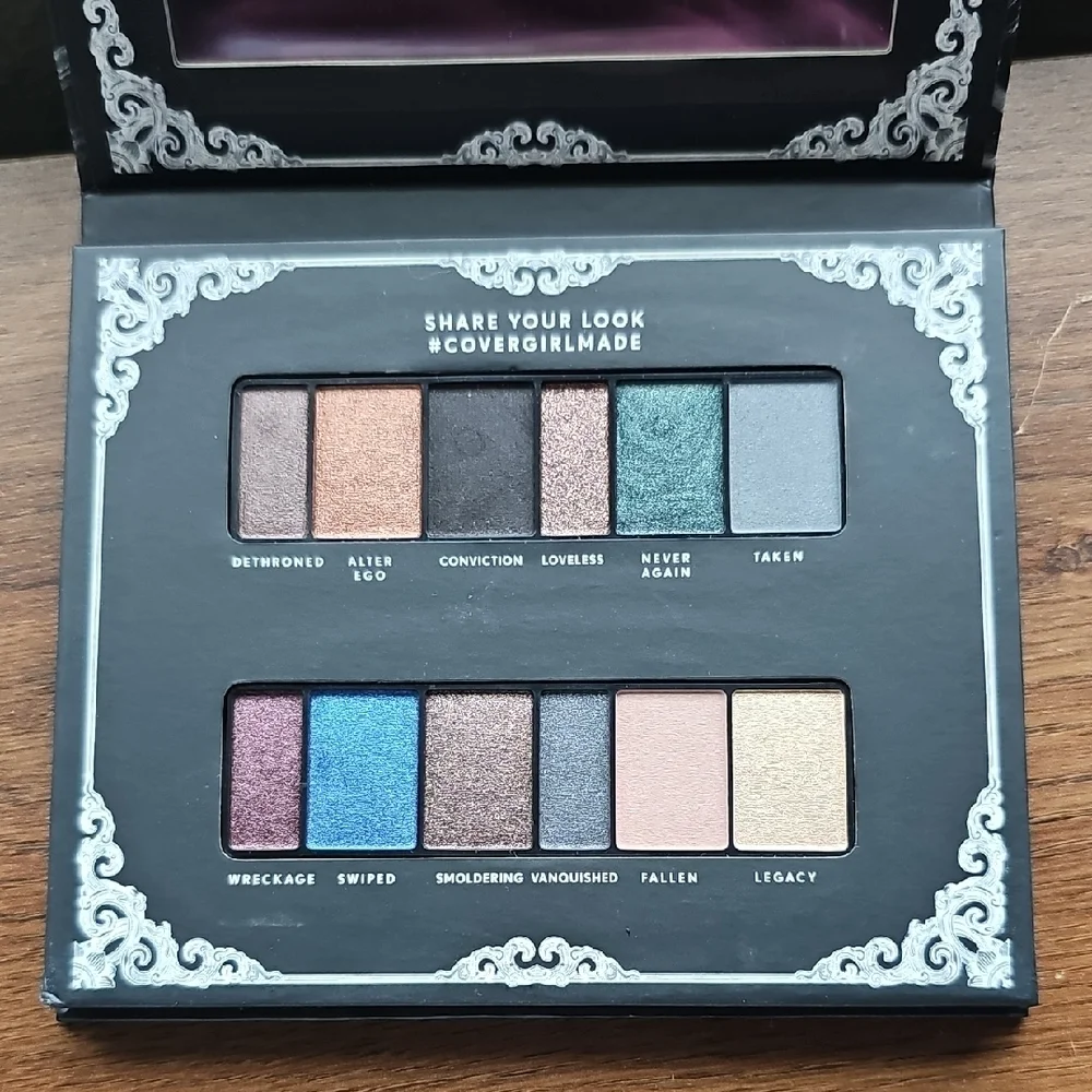 New COVERGIRL Overthrown Eyeshadow Palette Royalty Collection Queen Smokey Eye